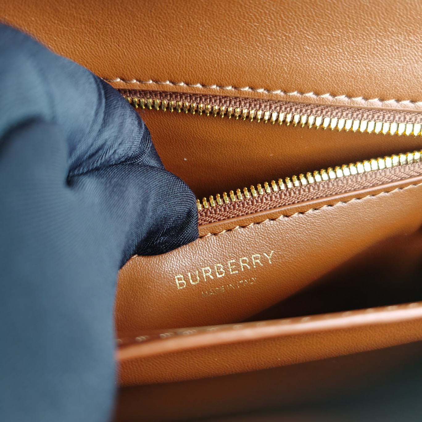 Burberry-Leather Lock Bag
