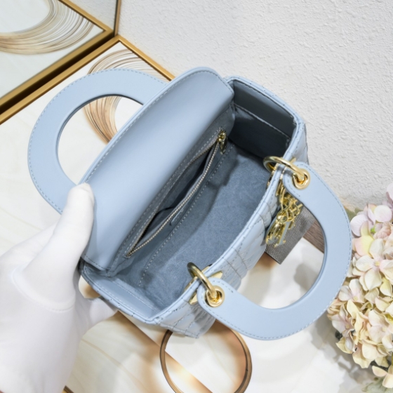 Dior-Four Grid Sheepskin Enamel Buckle Daifei bag