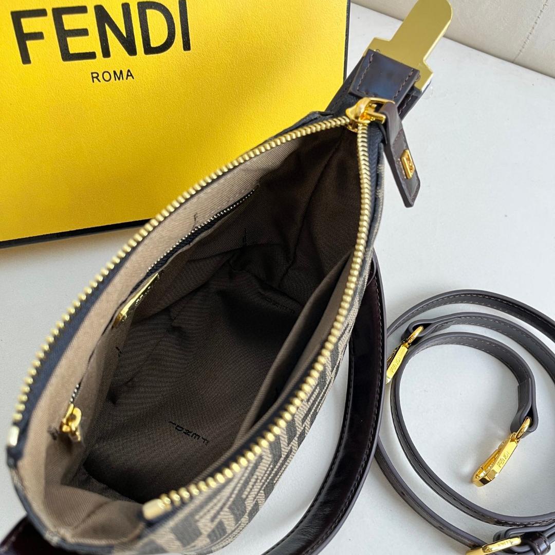 FENDI-  Lunch box second-hand bag