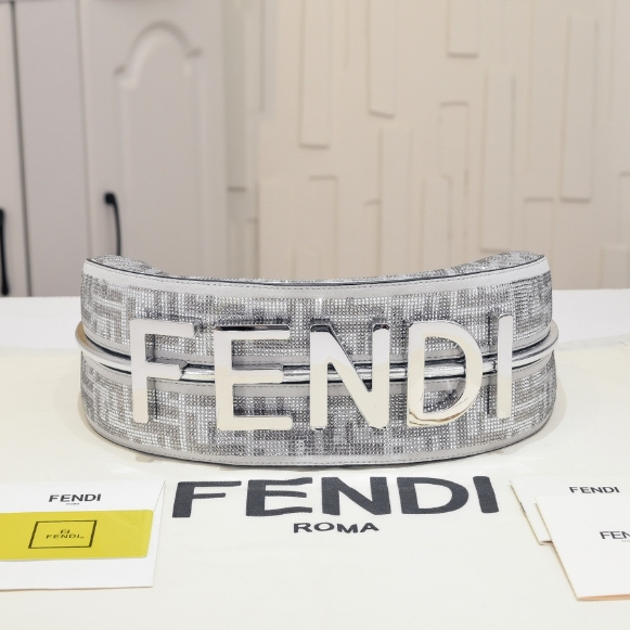 Fendi-Underarm Crescent Bag