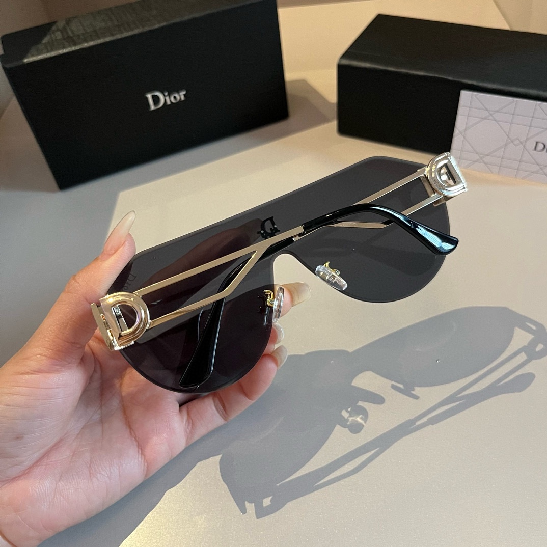 Dior-lightweight and versatile women's sunglasses