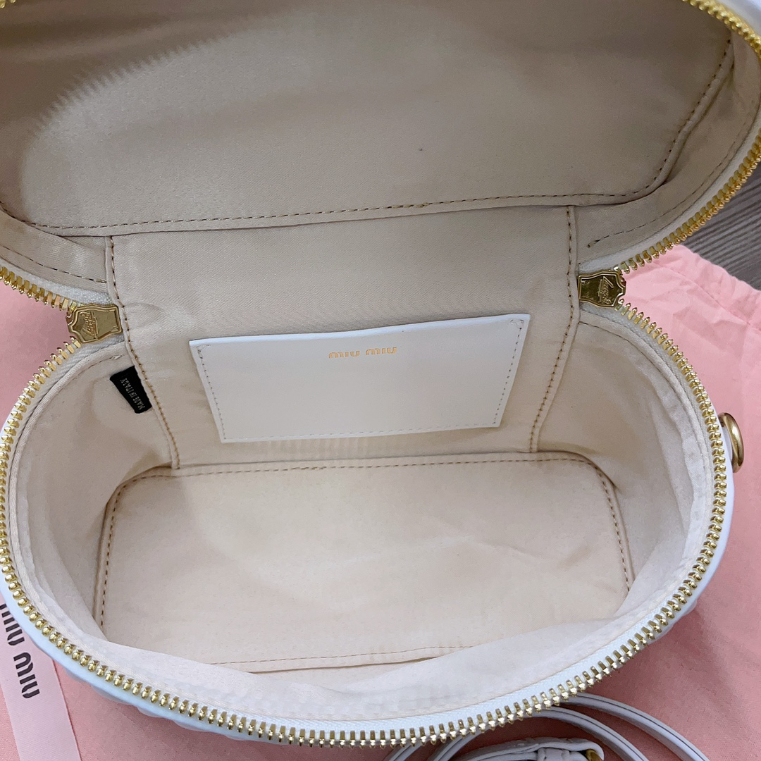 MIU MIU-Makeup bag and handbag matelasse