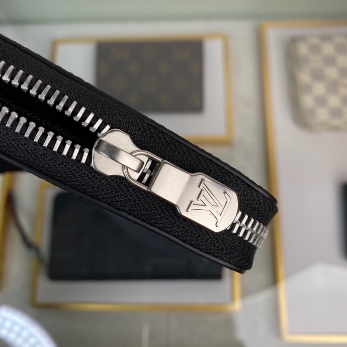 LV-Cross pattern black large single pull wallet