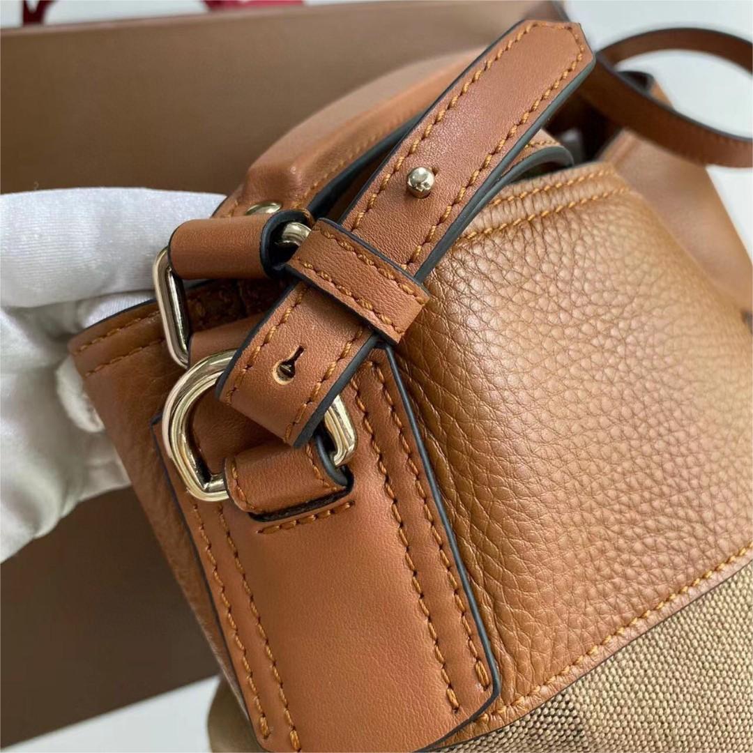 Burberry-The Ashby handbag