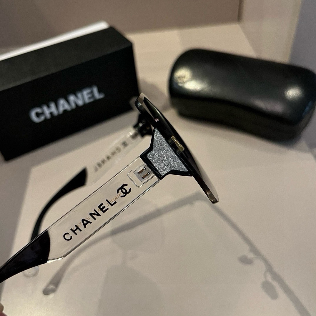 Chanel-Large box unisex Sunglasses