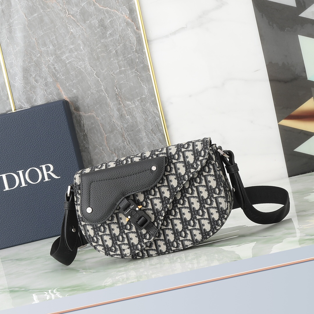 Dior-Saddle messenger bag