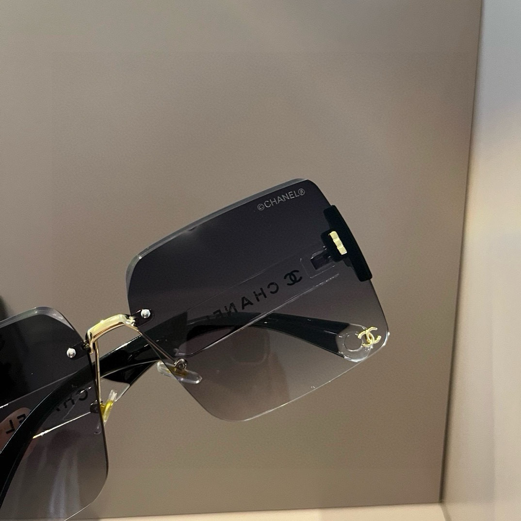 Chanel-Large box unisex Sunglasses