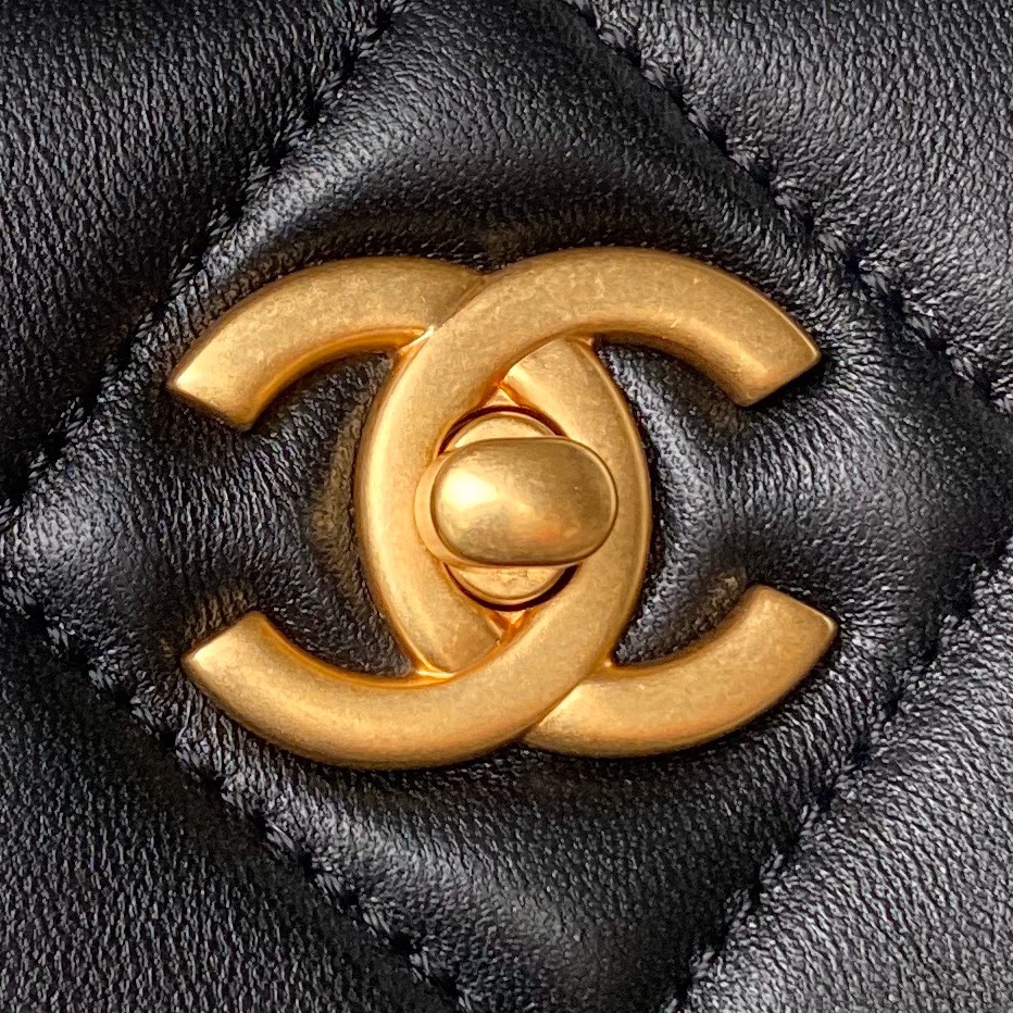 Chanel-24p hobo bag