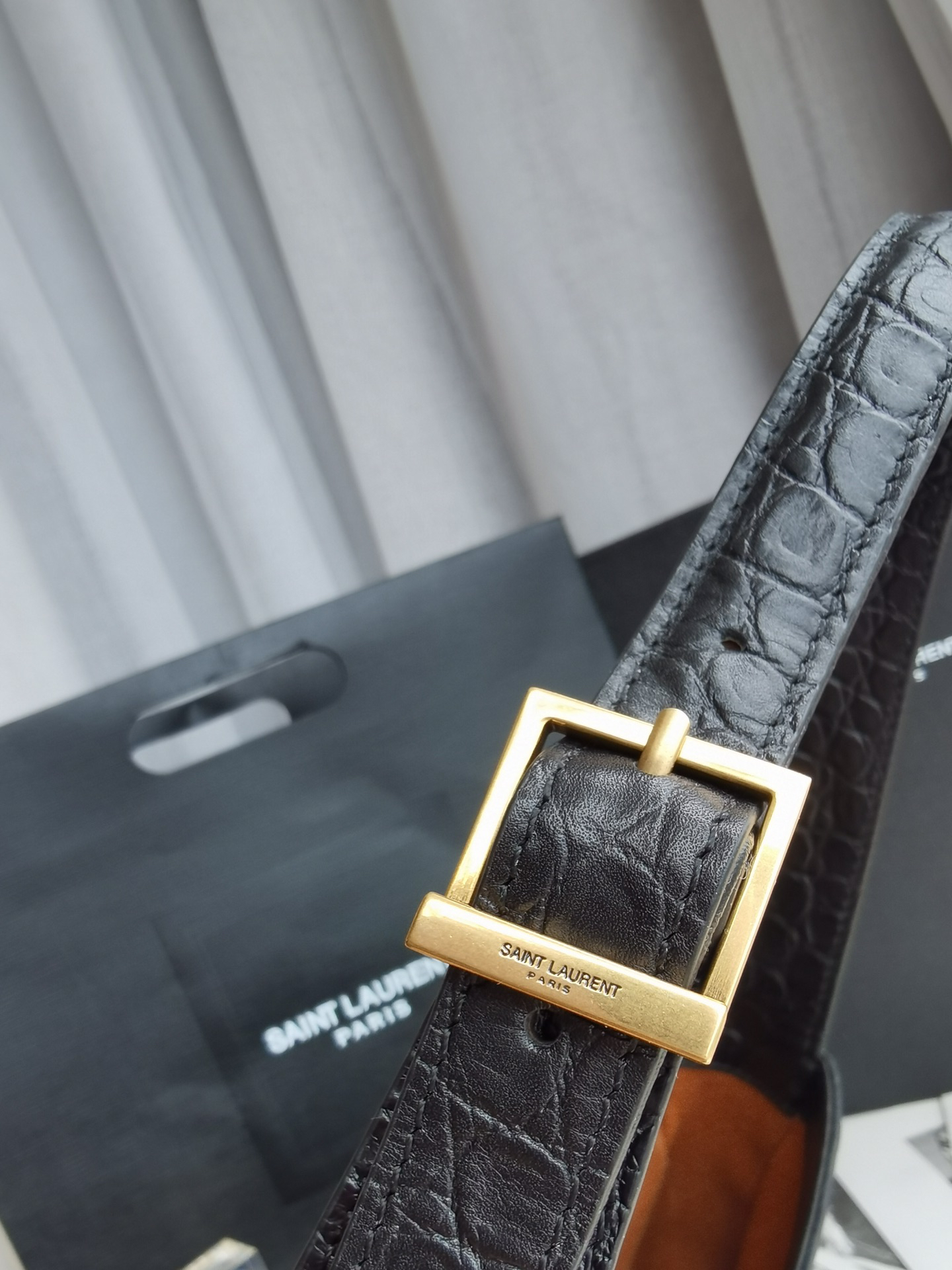 YSL - LE5A7 Black Hand Bag