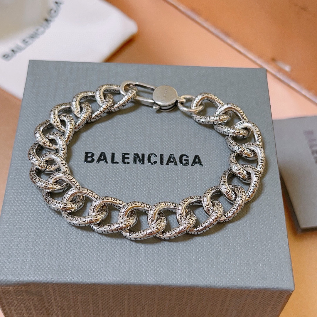 Balenciaga-bracelets