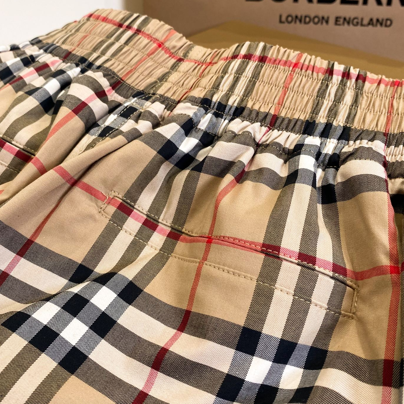 Burberry - Check Print Loose Elastic Waist Straight Cut Shorts