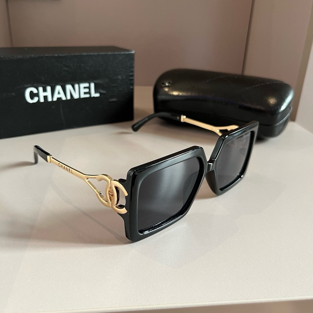 Chanel-Socialite style sun visor Sunglasses