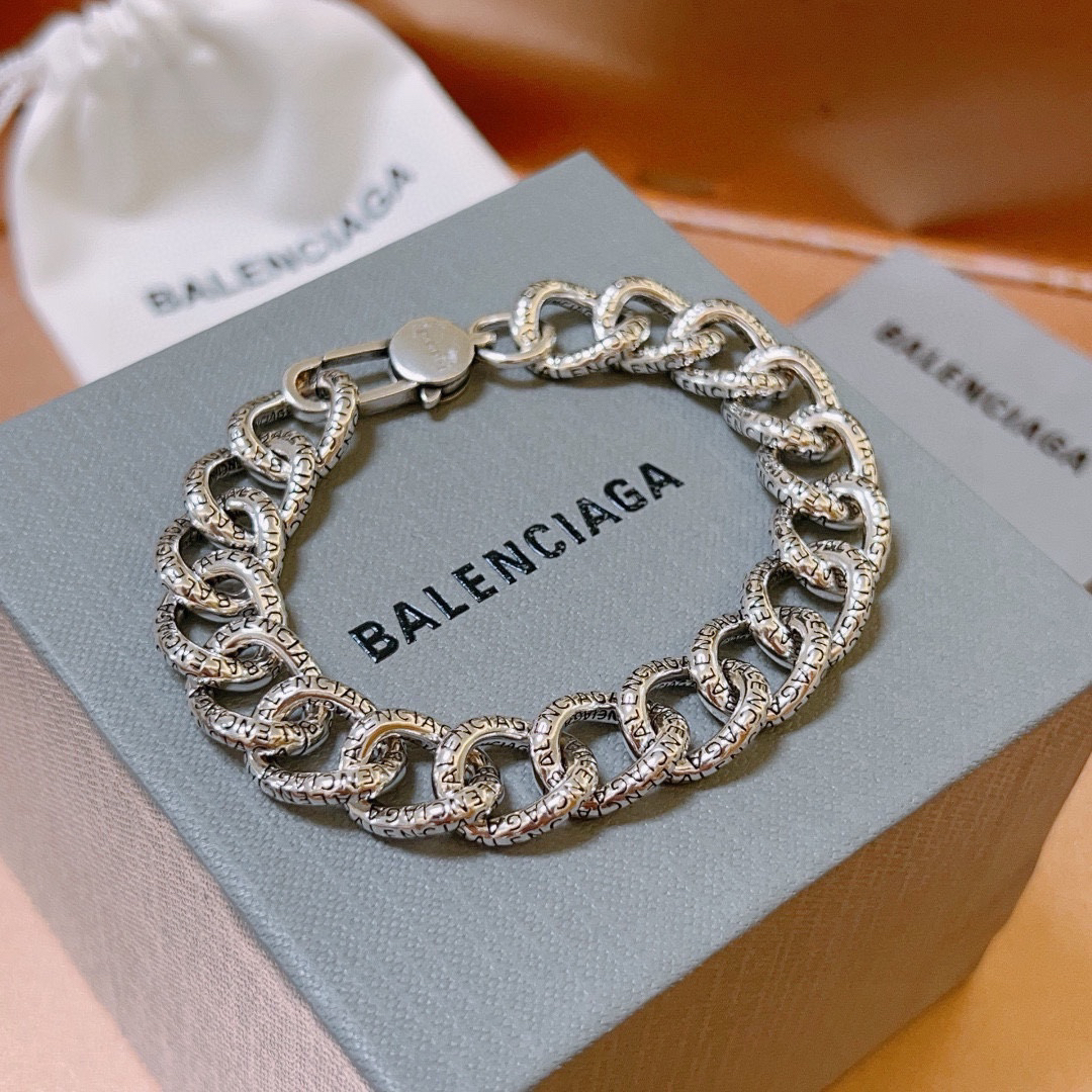 Balenciaga-bracelets