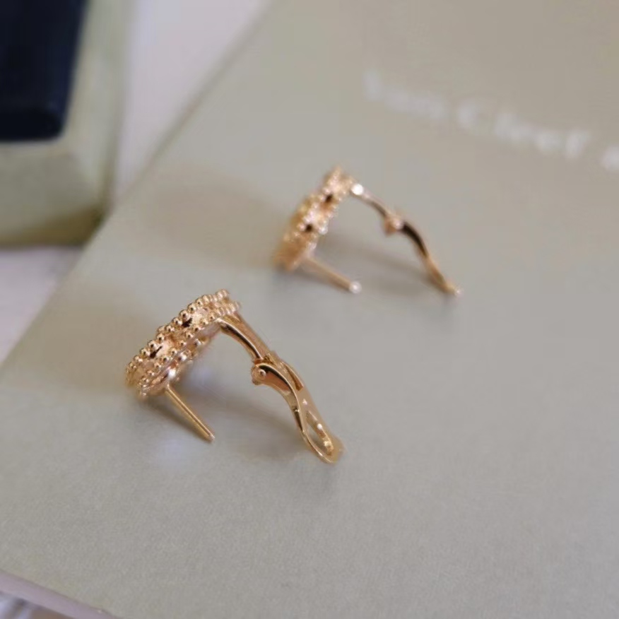 Van Cleef & Arpels - Lucky Spring Plum Earrings