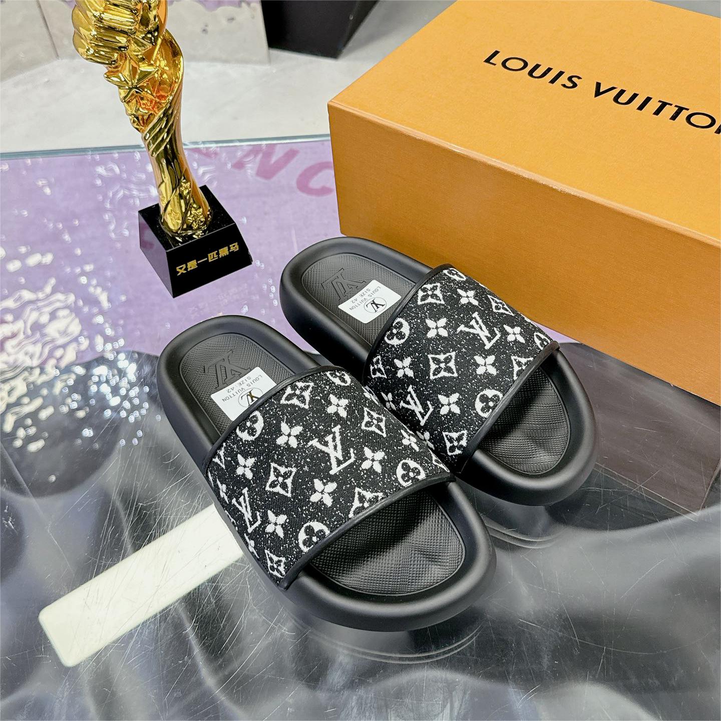 LV-Men's spring and summer slippers