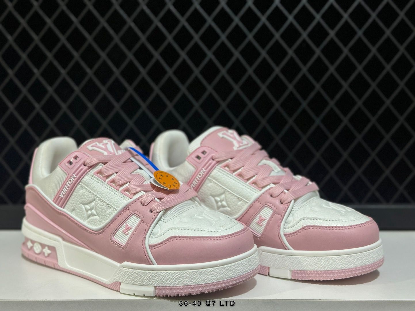 LOUIS VUITTON - LV Trainer Low White&Pink Woman Shoes