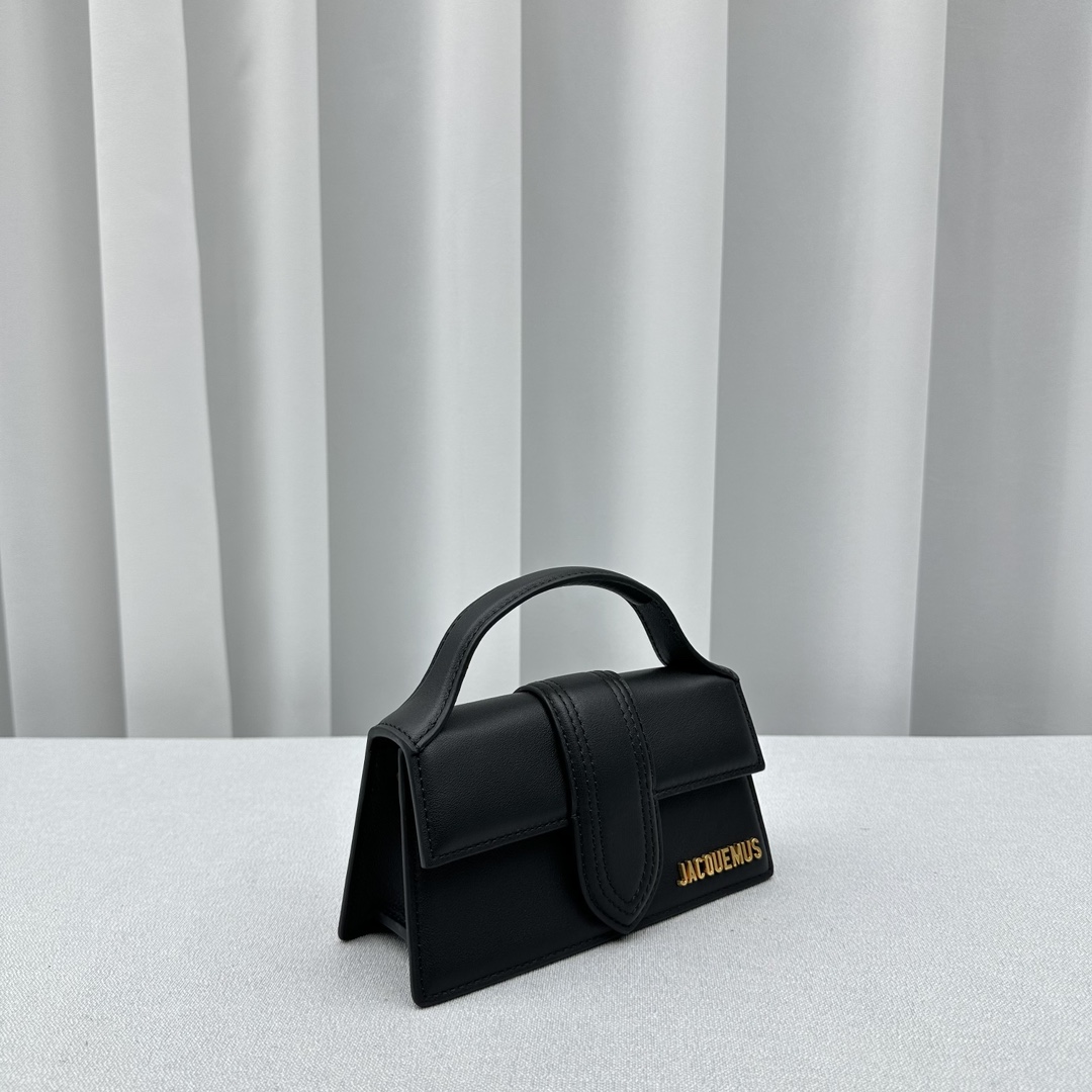 Jacquemus-Bamnino's new black crossbody bag