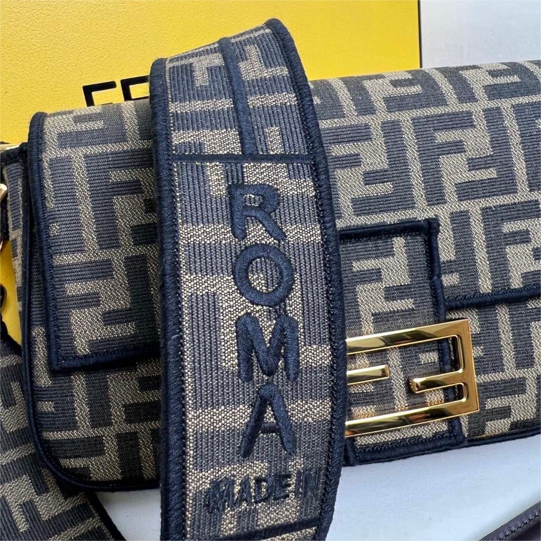 FENDI-Iconic Baguette Medium Handbag