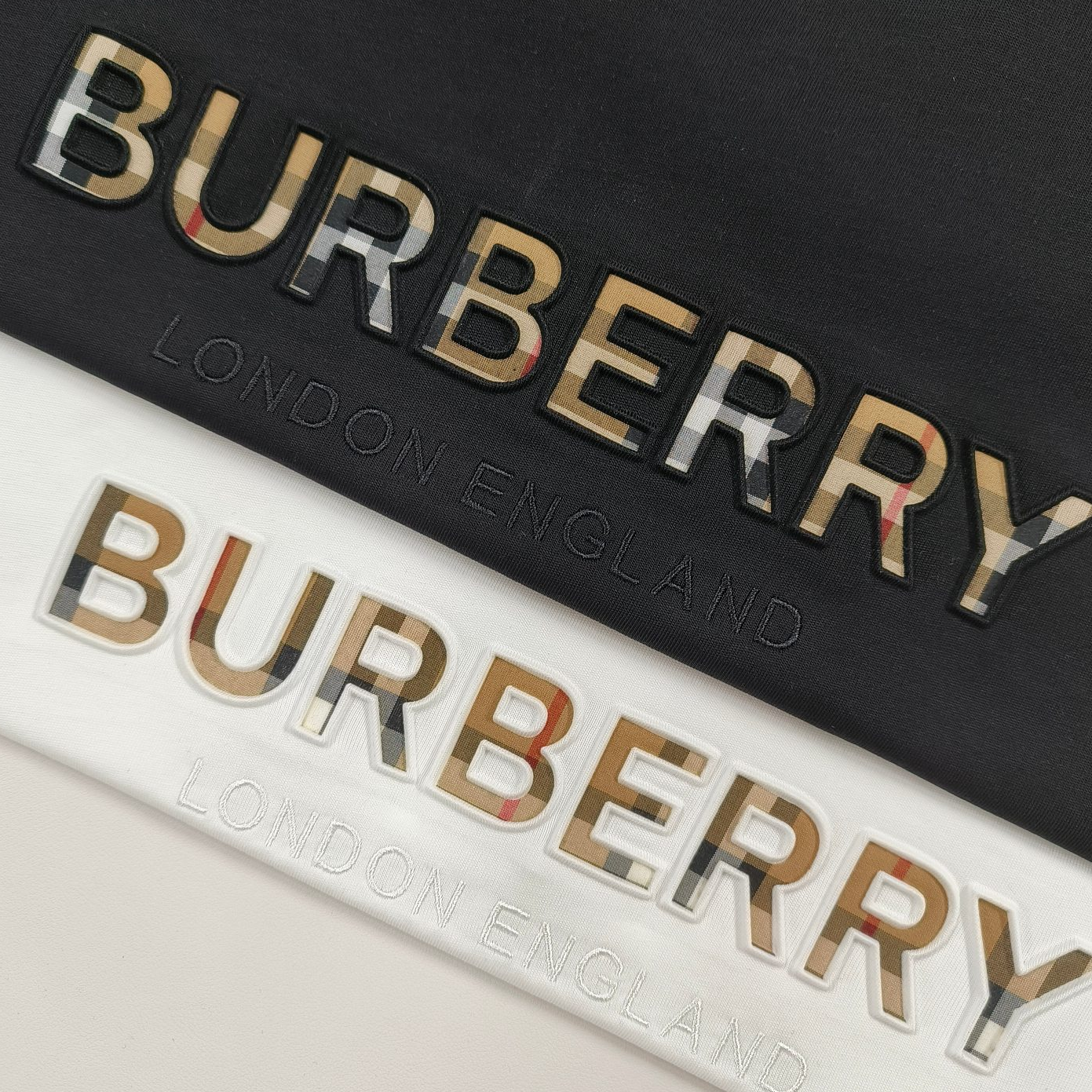 BURBERRY - New Letter Logo Casual Short Sleeved T-shirt