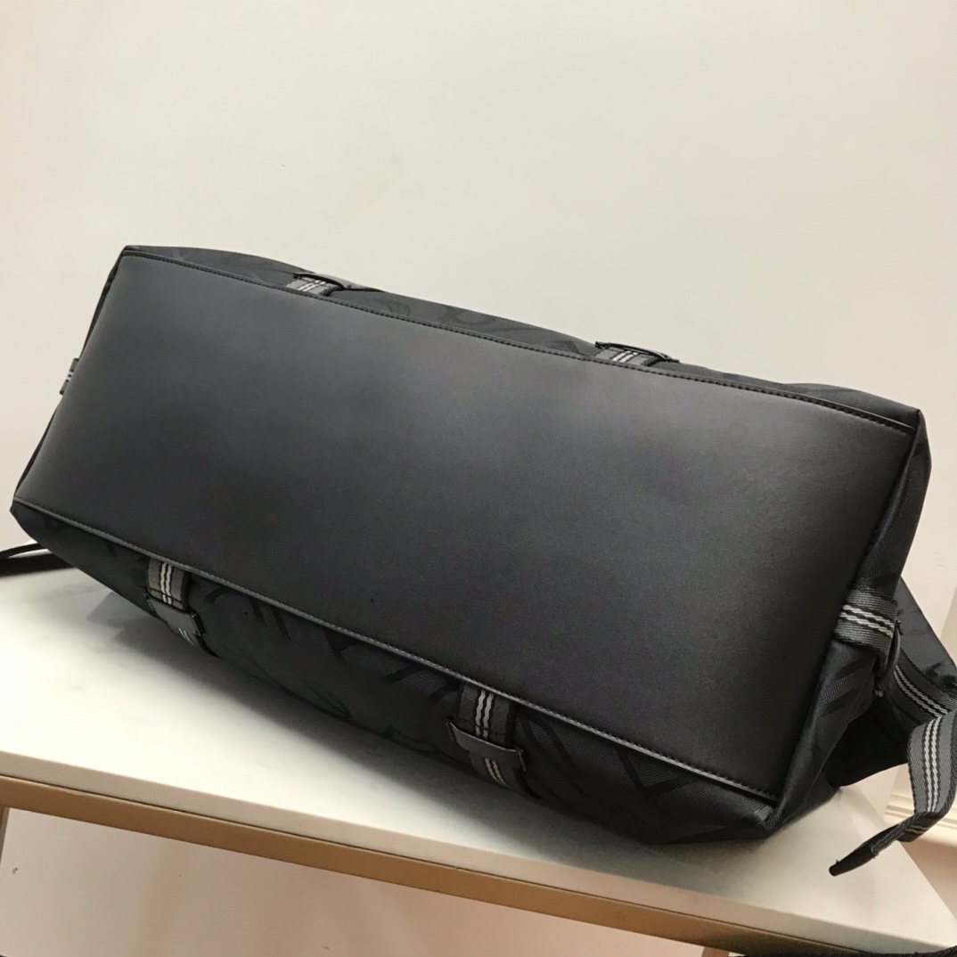 Burberry-Travel bag made of nylon waterproof material