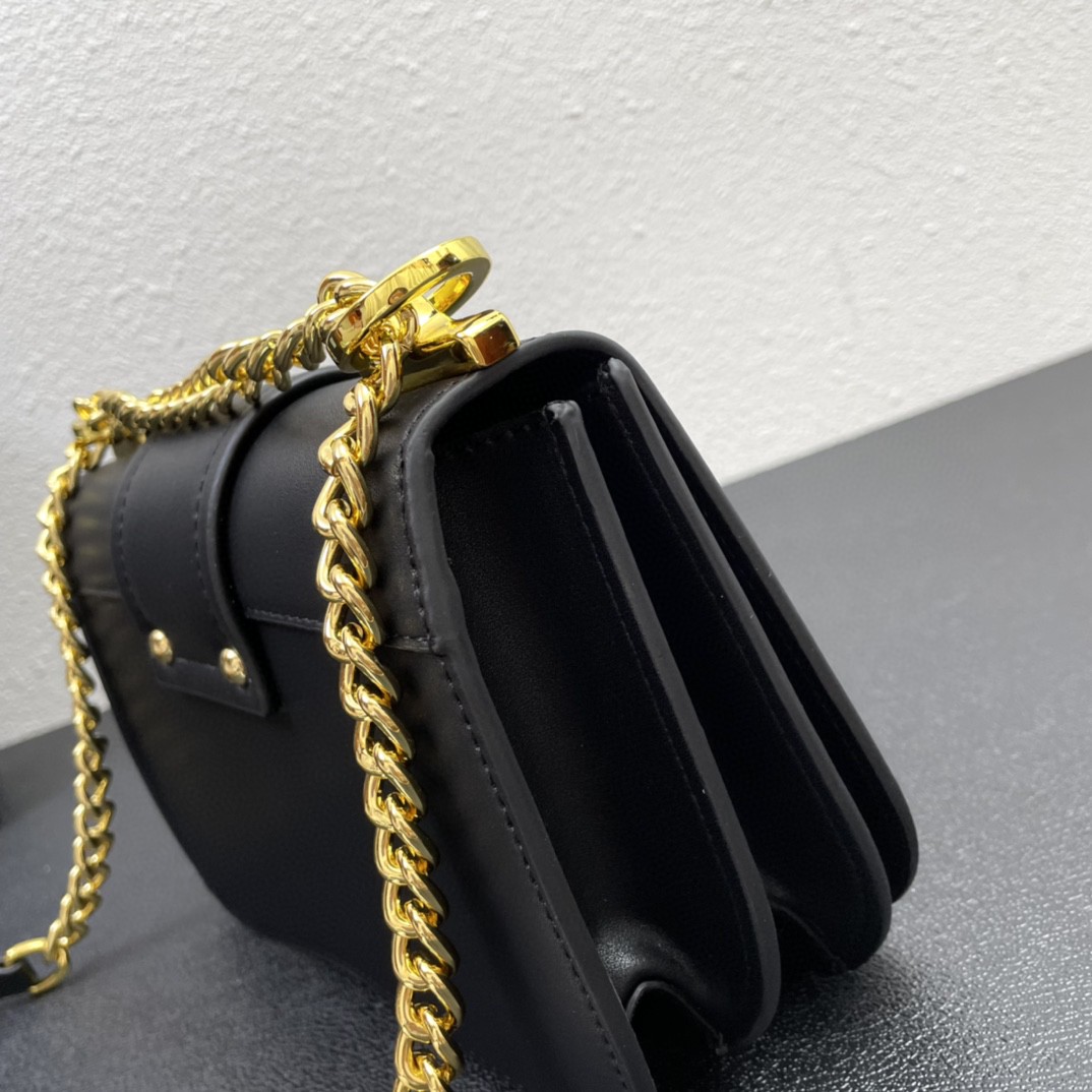 Prada-Cute tongue element chain crossbody bag