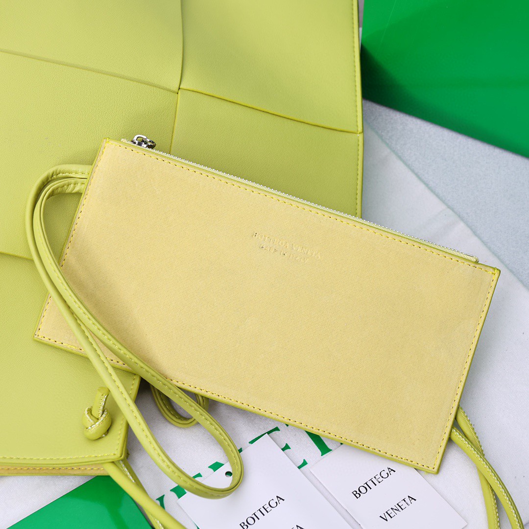 BV-Cloud cowhide woven velvet fabric with inner bag and small pouch