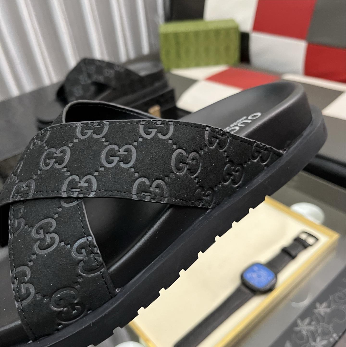 Gucci-Casual embossed cowhide sandals