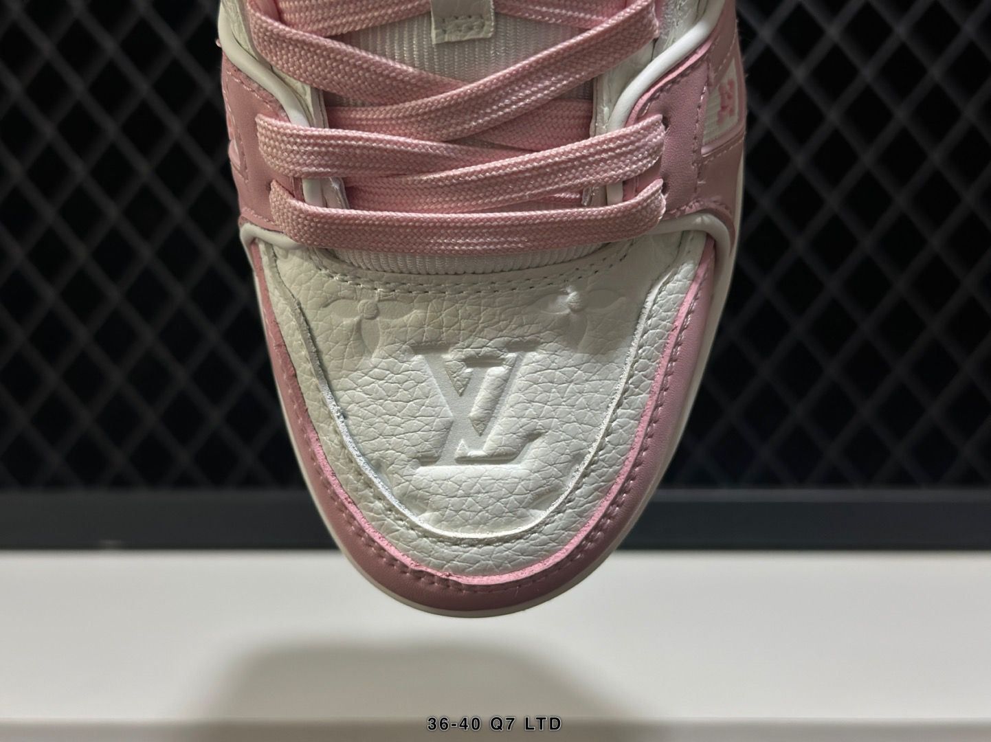LOUIS VUITTON - LV Trainer Low White&Pink Woman Shoes