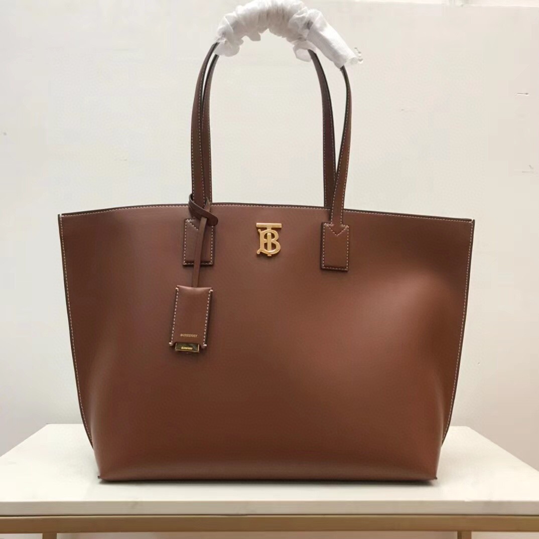 Burbuerry- Tote