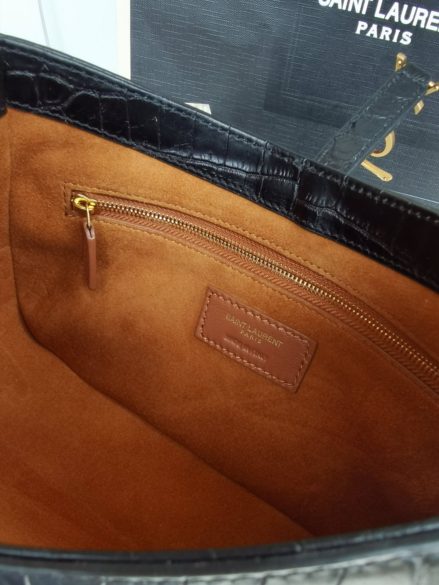 YSL - LE5A7 Black Hand Bag