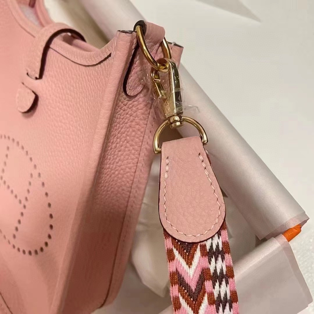 Hermes-Evelyne 17cm Evelyne TC leather 3q powder gold and silver buckle in stock