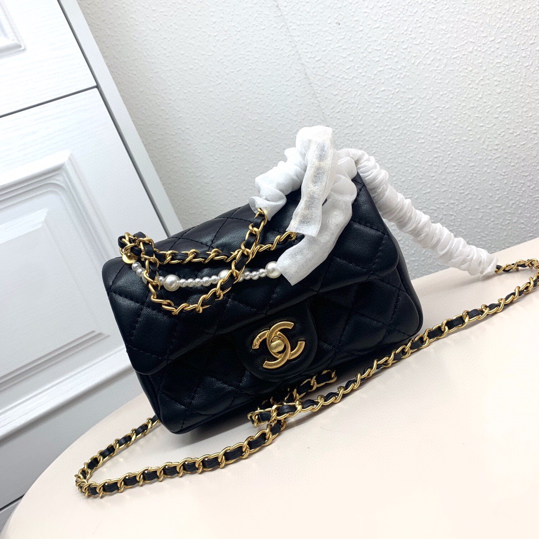 Chanel-Pearl mini handbag
