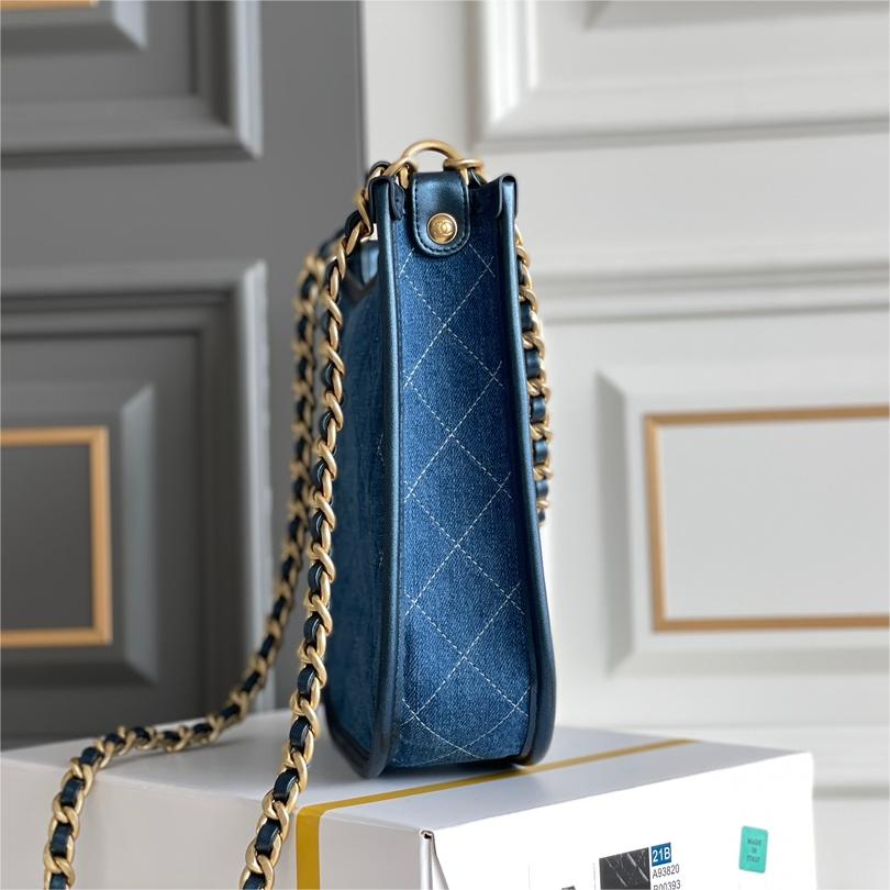 Chanel-Hippie bag washed with denim and gold metallic blue
