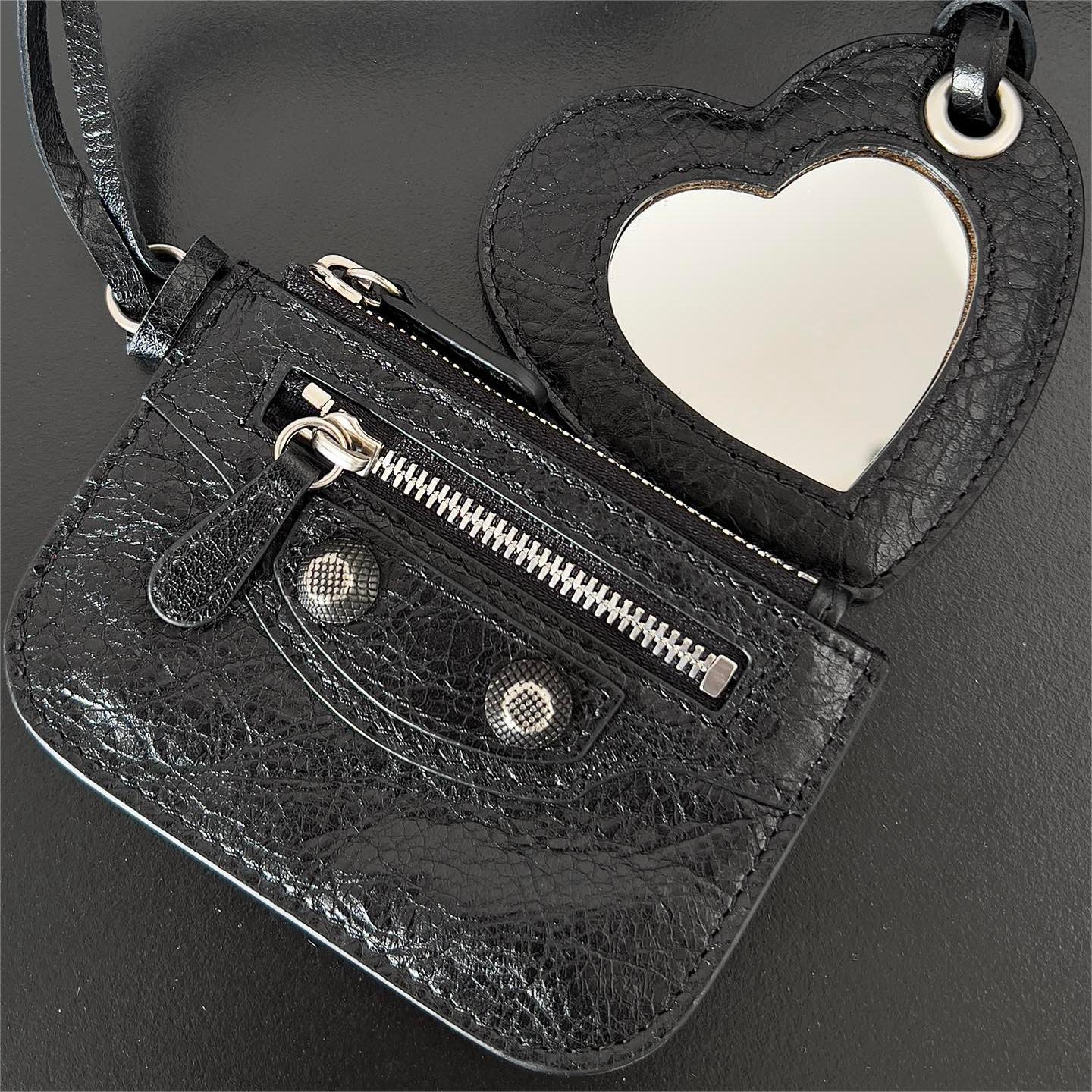 Balenciaga-Le Cagole locomotive rivet element