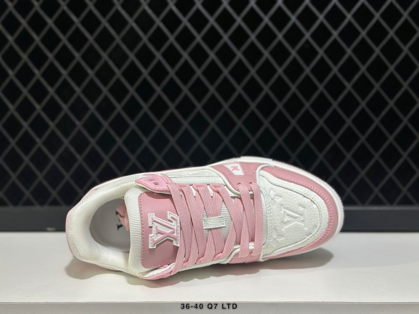 LOUIS VUITTON - LV Trainer Low White&Pink Woman Shoes