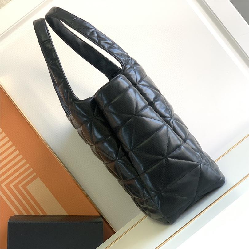 Prada-Large shopping bag, wandering bag