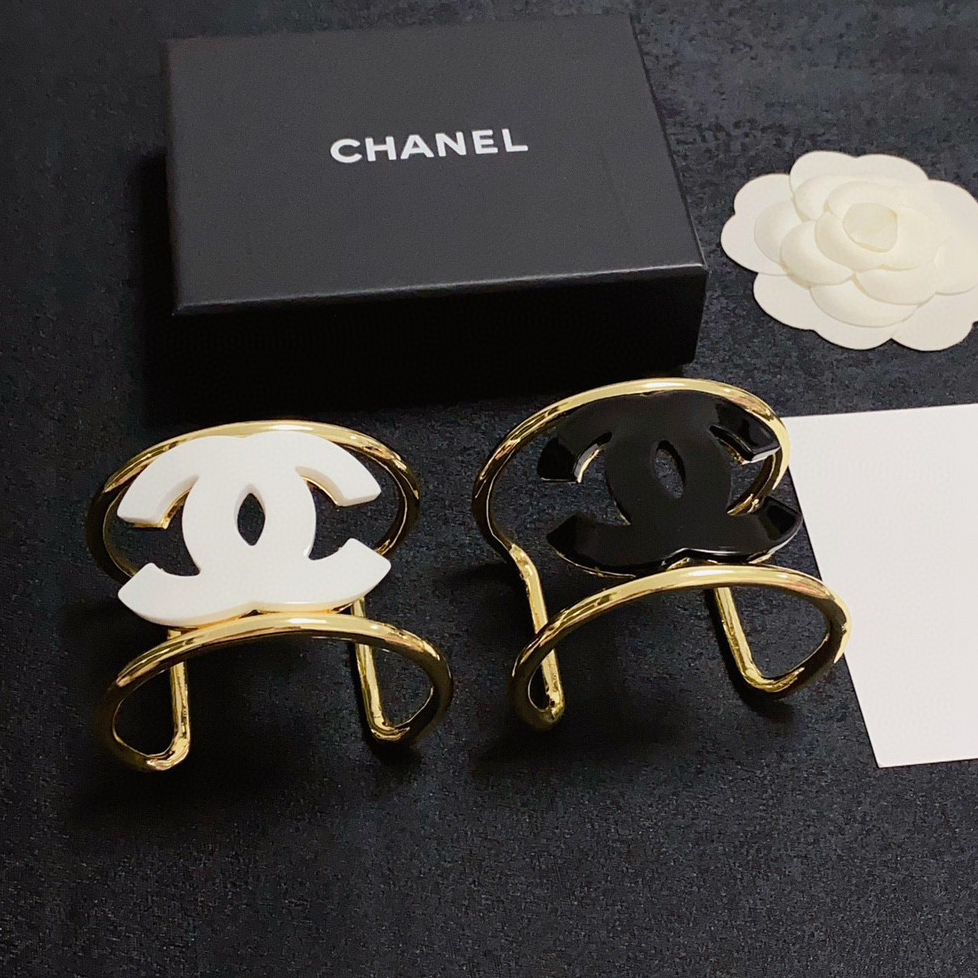 CHANEL - Logo Bracelet