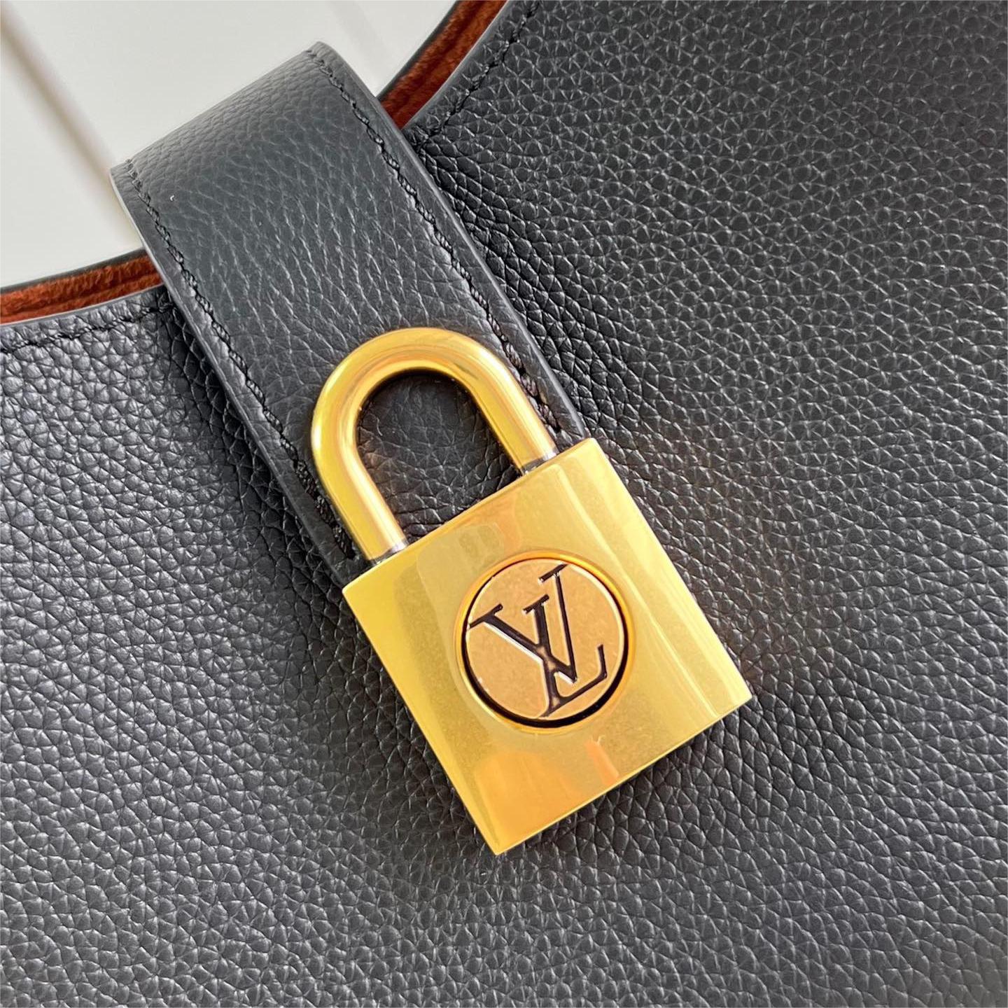 LV-Low key shoulder bag