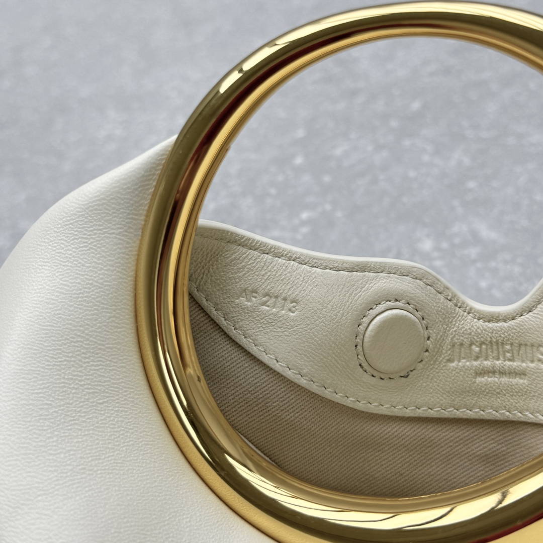 Jacquemus-Square shaped handbag