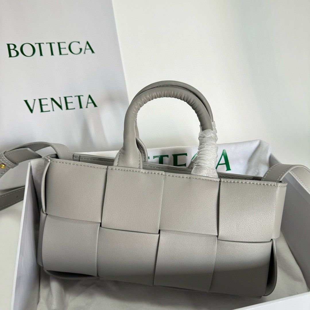 BV-Mini East West Arco Tote