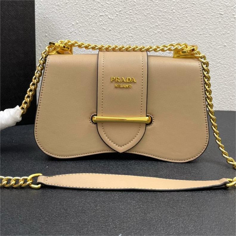 Prada-Cute tongue element chain crossbody bag