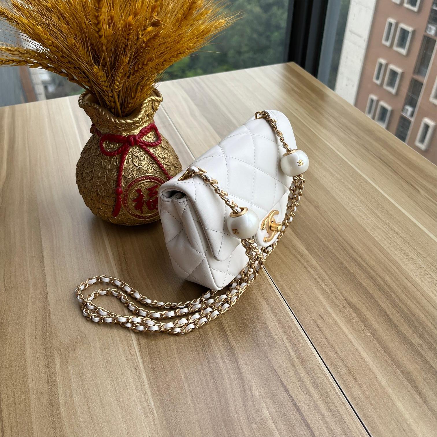 Chanel-Mini cap bag 22b