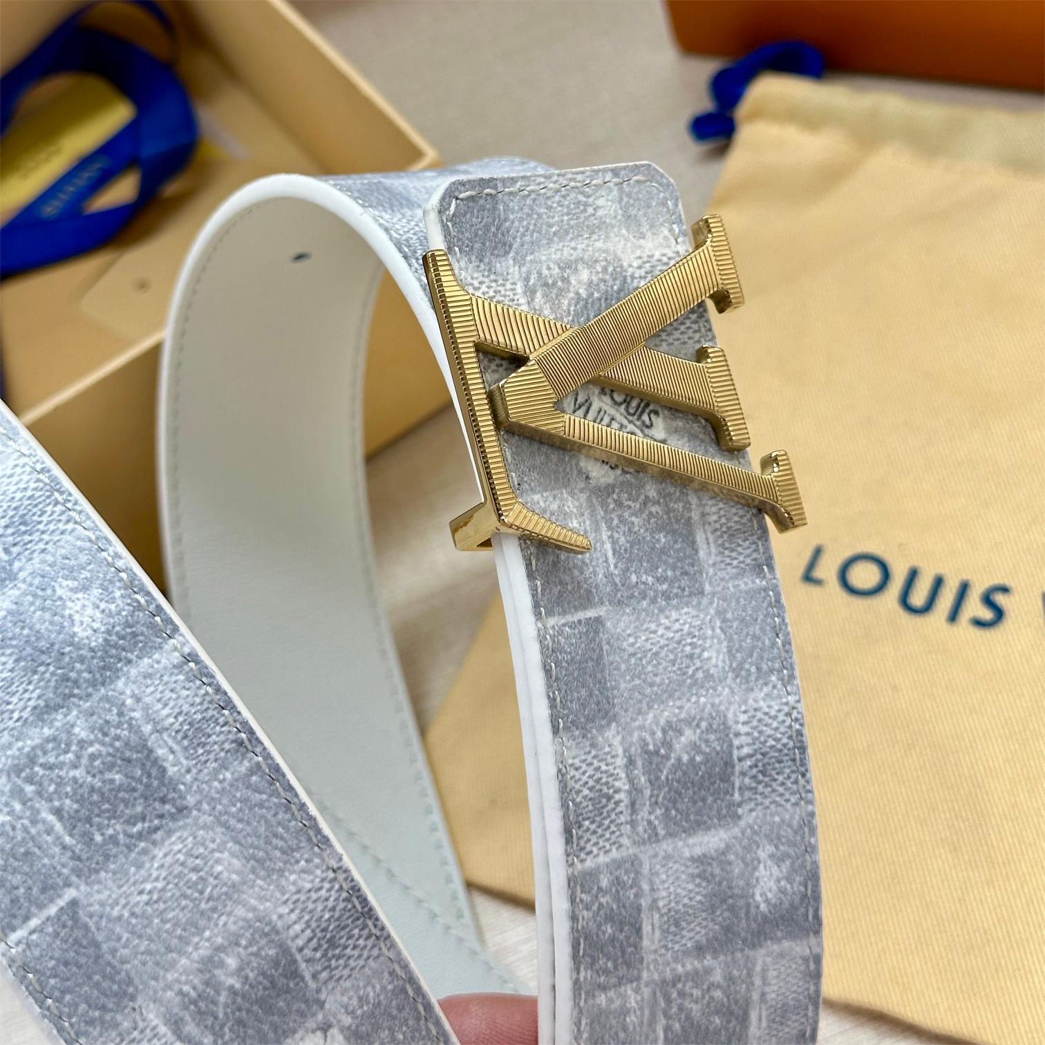 LV-initiales damier stripes
