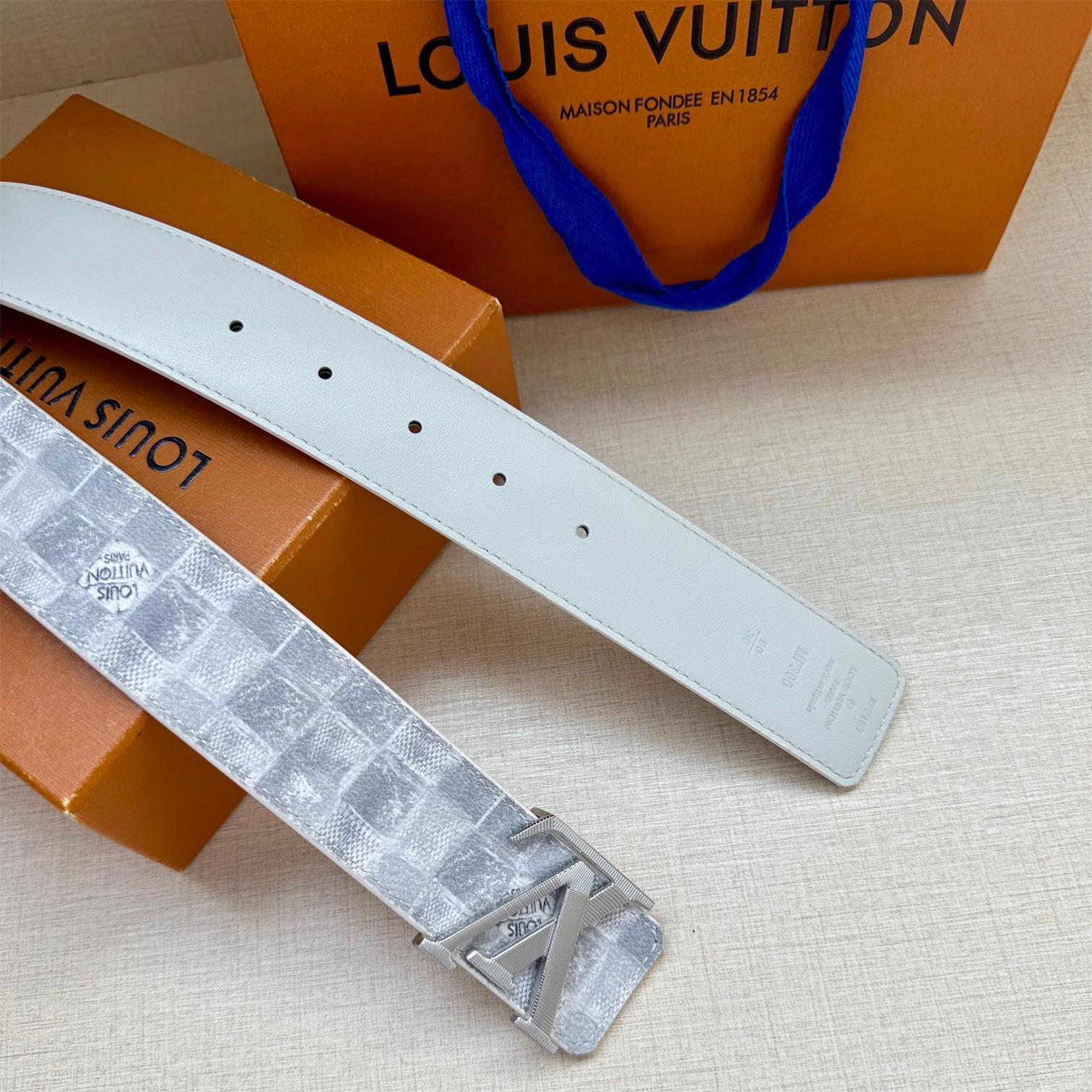 LV-initiales damier stripes