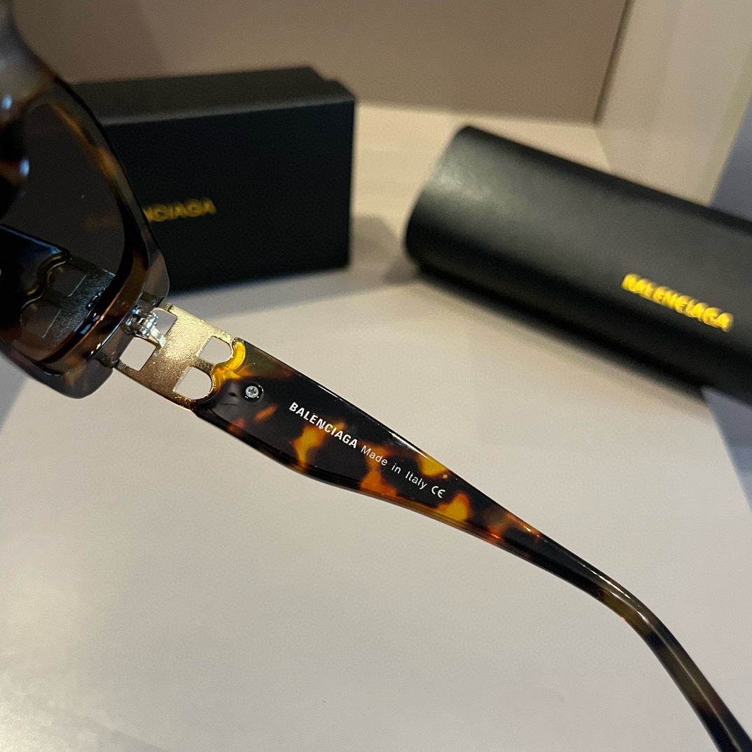 Balenciaga-Retro flat frame leaf shaped Sunglasses