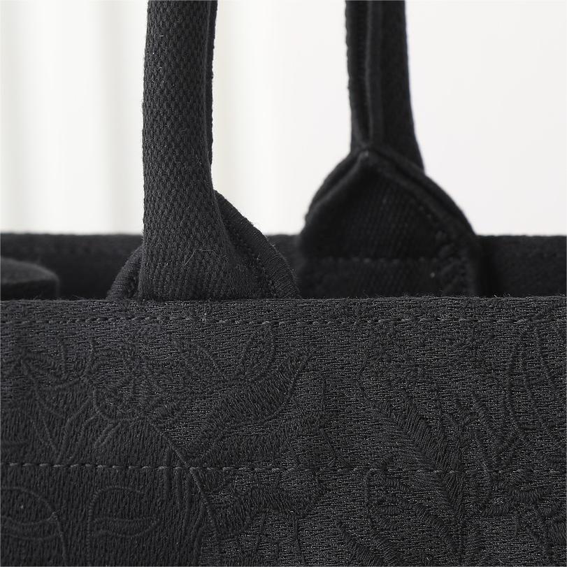 Dior-Book Tote lenvol des papillons dévoile nos désirs aux étoiles