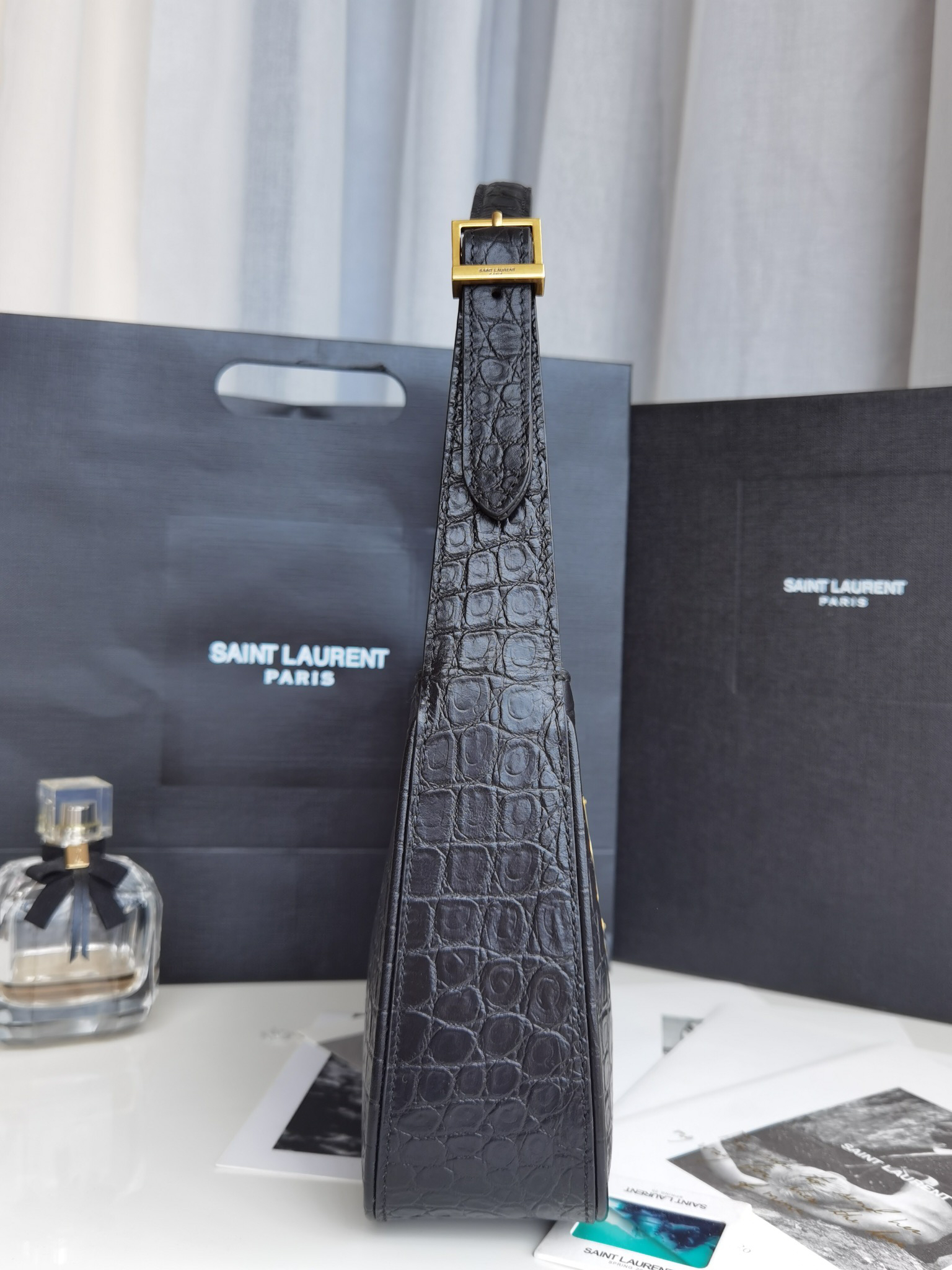 YSL - LE5A7 Black Hand Bag