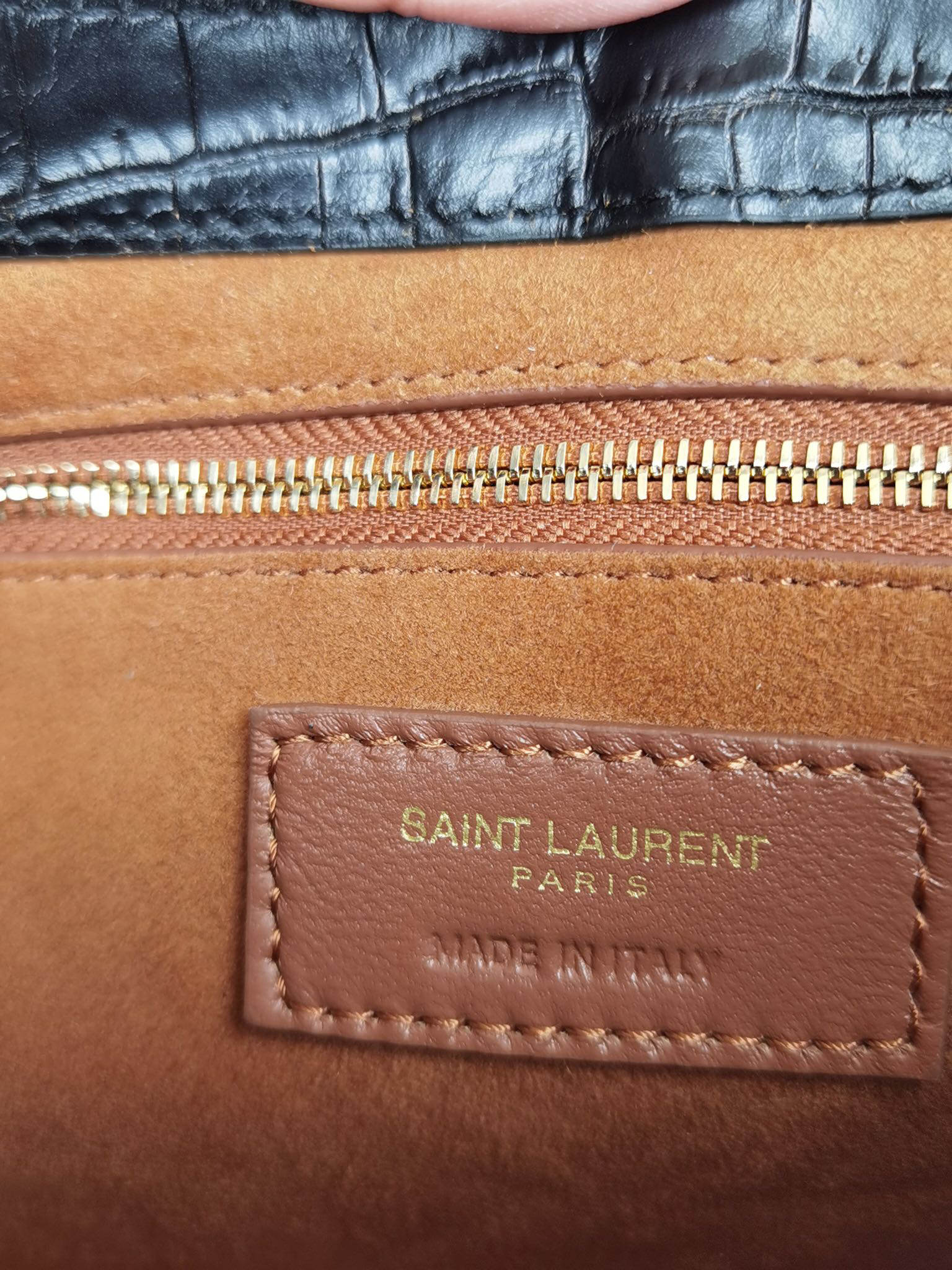 YSL - LE5A7 Black Hand Bag