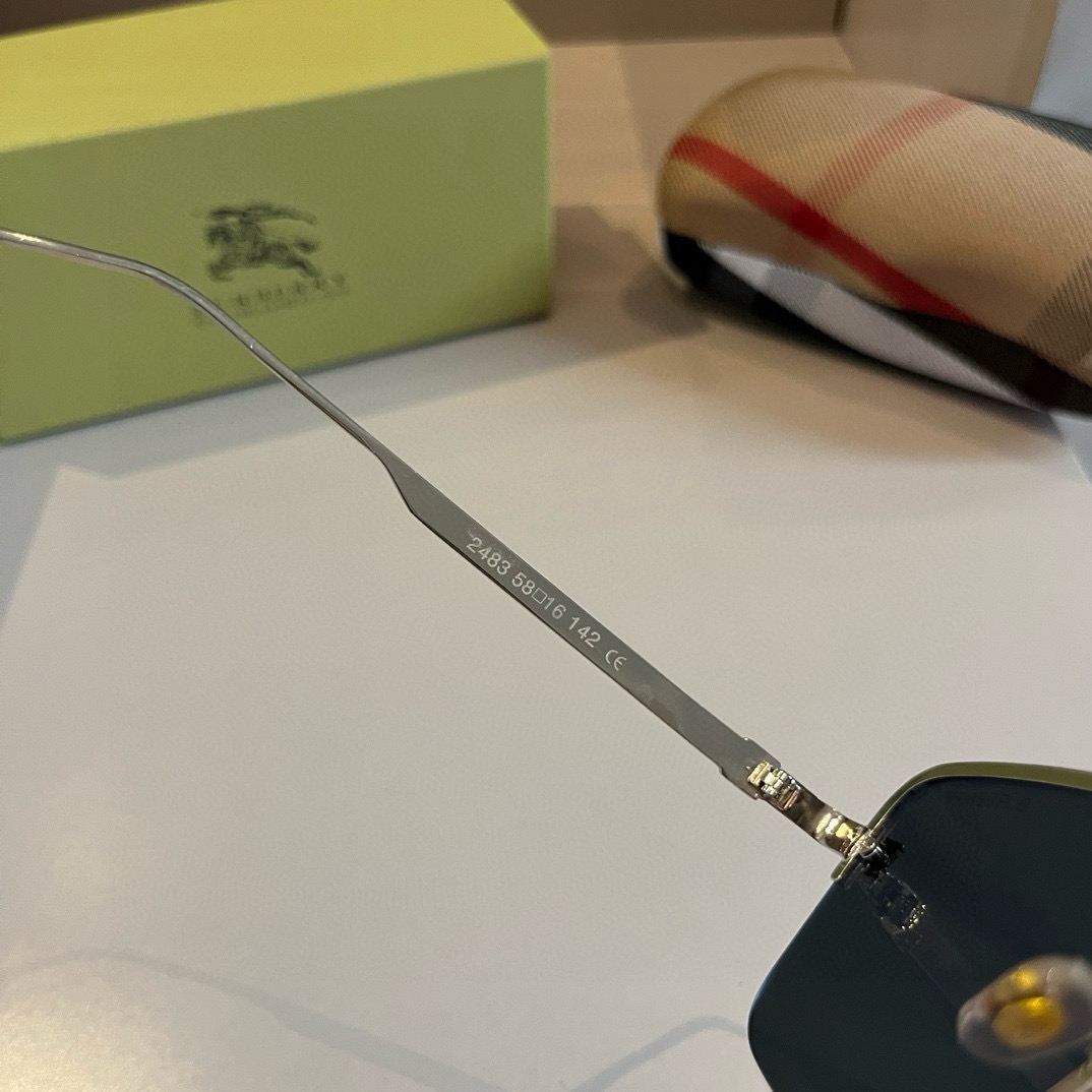 Burberry-New one-piece driving mirror Sunglasses