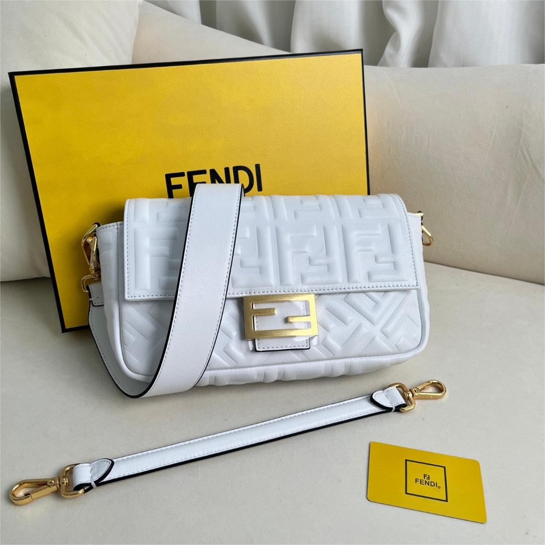 FENDI-Baguette handbag leather handbag